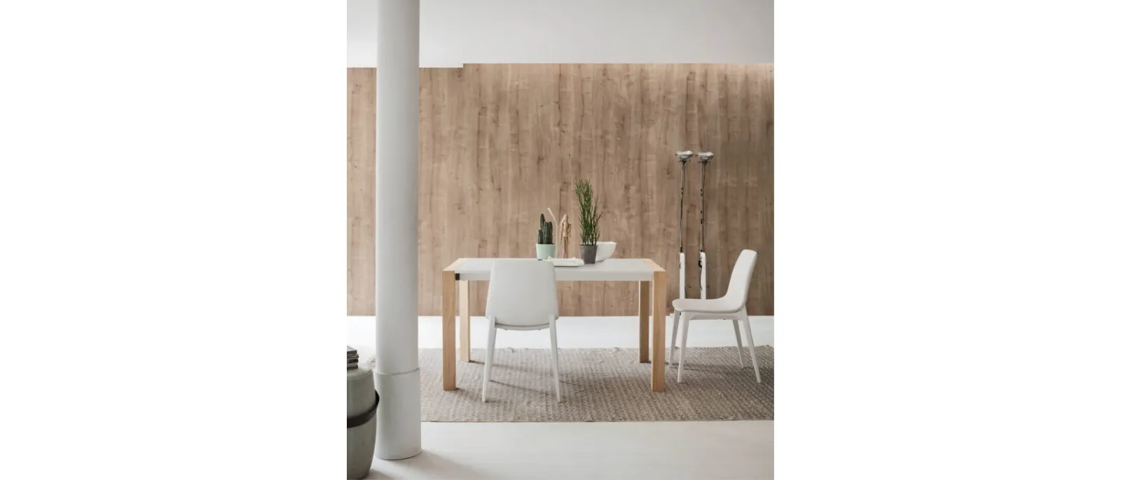 A table which is the result of an inspired and original concept, where the wooden frame becomes part