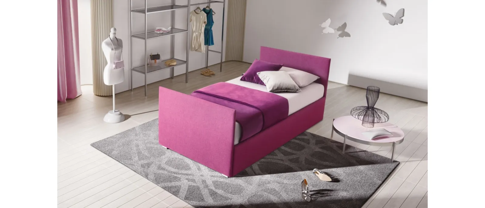 The collection of sofas from Le Comfort is characterized by a design which emphasizes the essentiality and simplicity of lines and