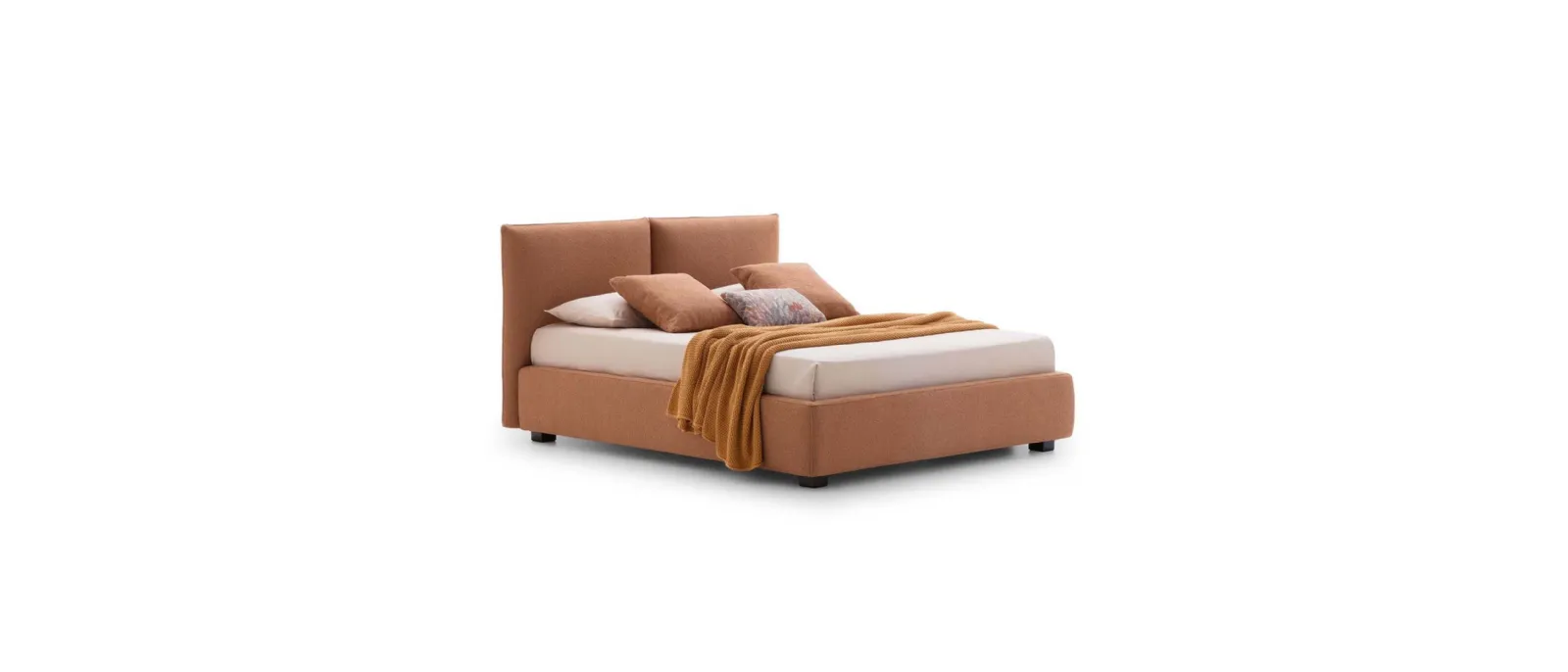 Box container bed with a classic design Allen by Le Comfort is composed of a