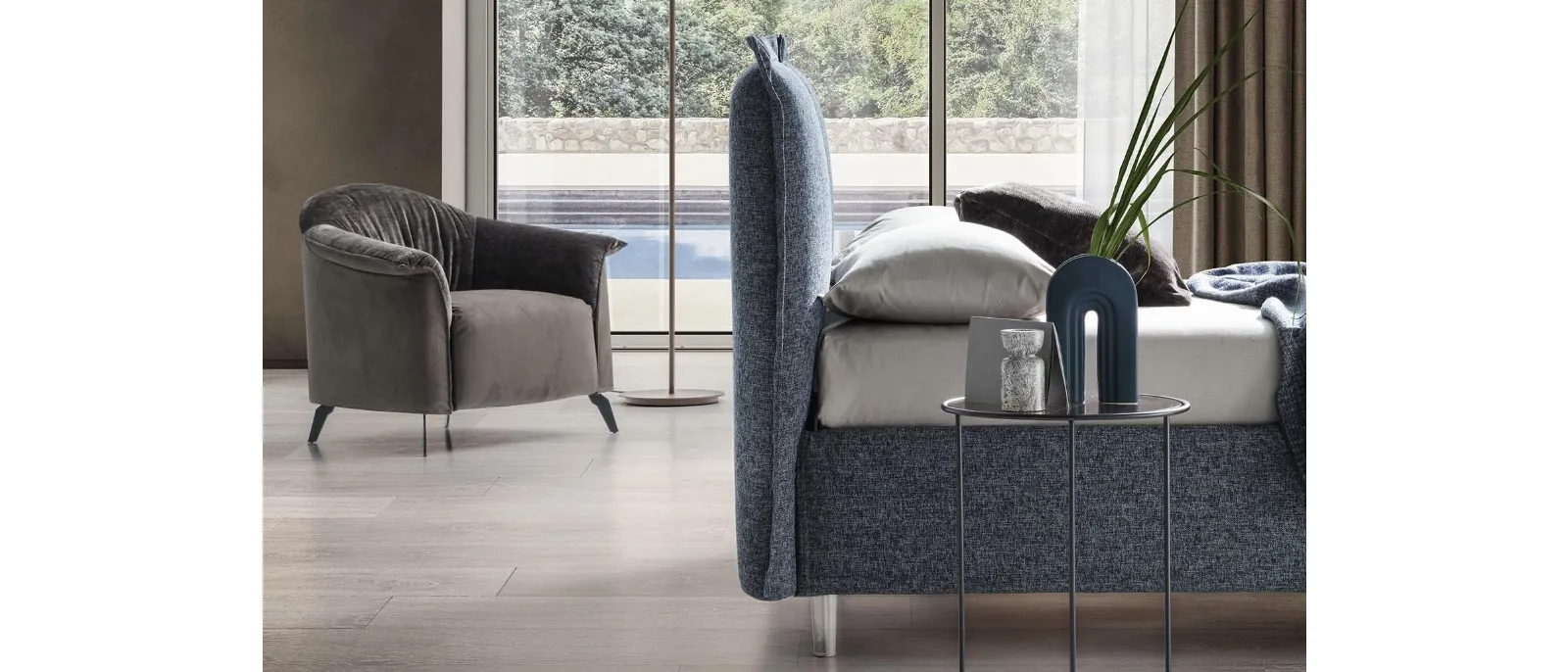 Bed with upholstered headboard by Le Comfort Catlin model