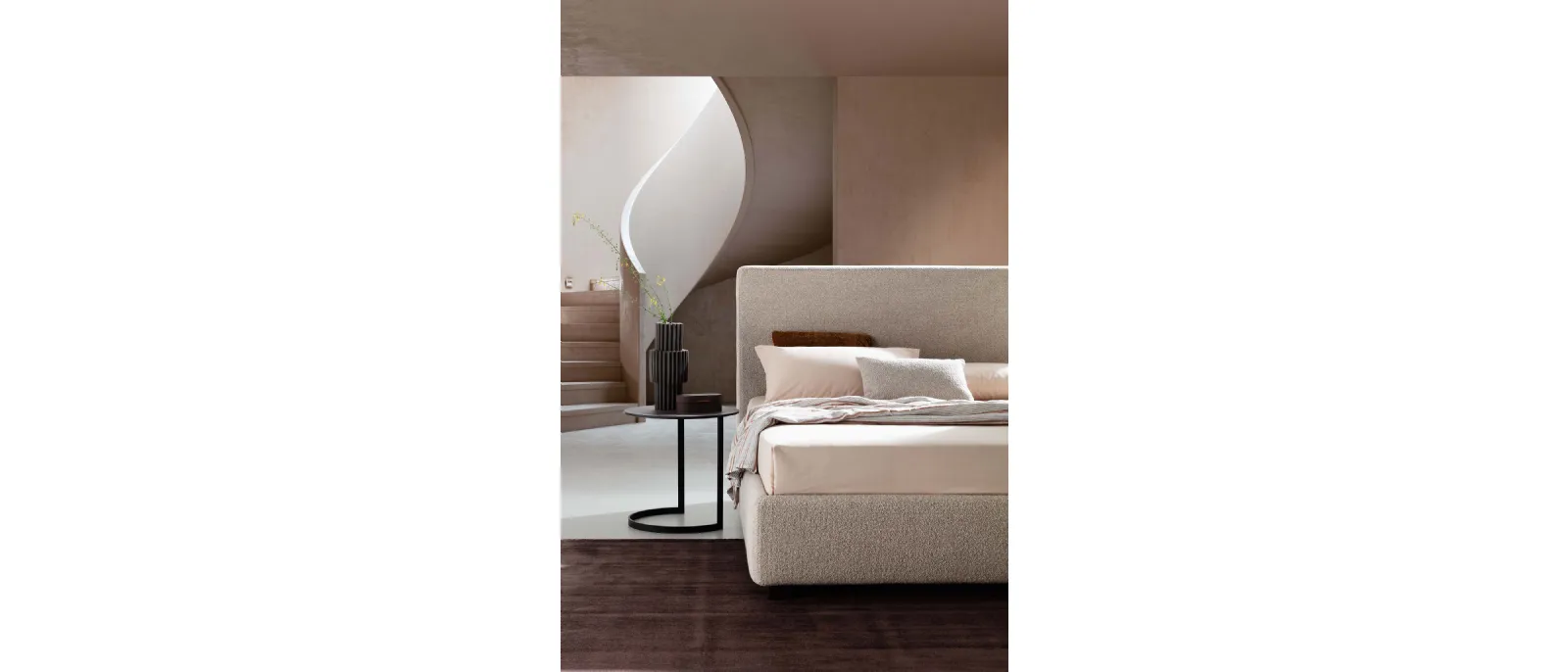 The bed with container is a contemporary solution to give your bedroom an