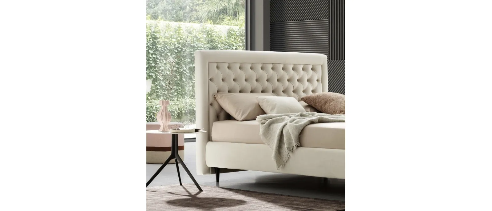 This new bed by Le Comfort is a soft and enveloping model with the head