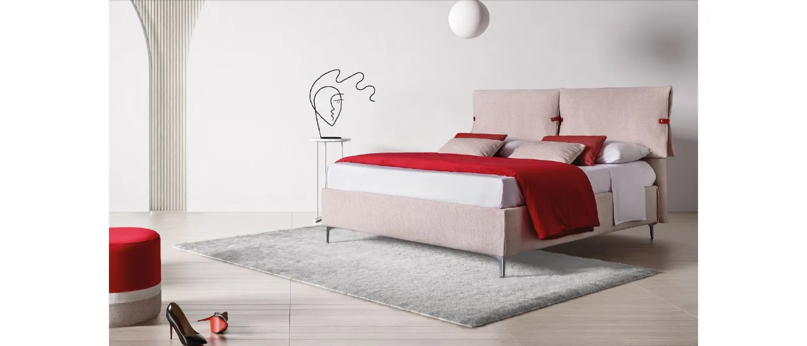 The double bed Primrose of Le Comfort is made with a wood structure covered in fabric or leather and filled