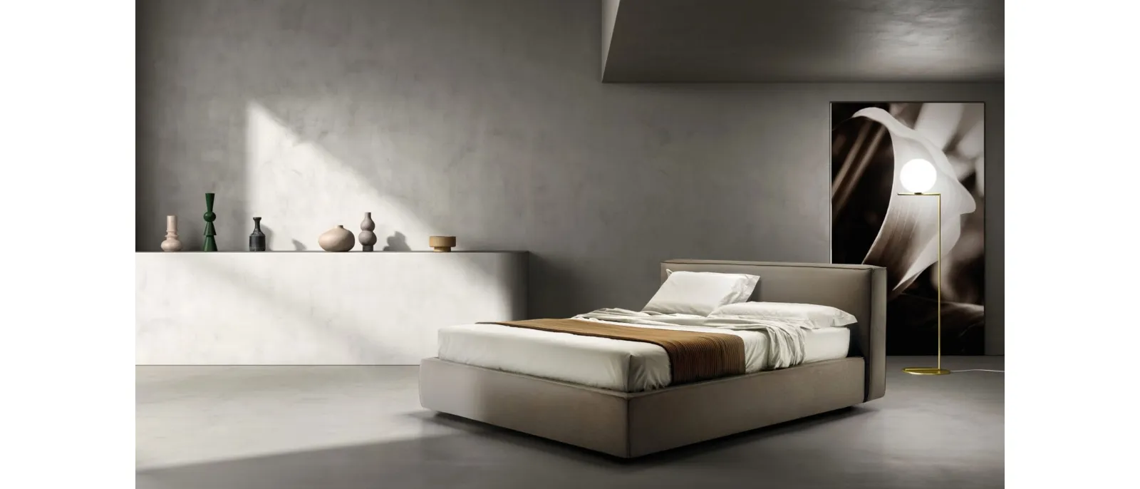 Upholstered bed with Relaxed headboard by Bside.