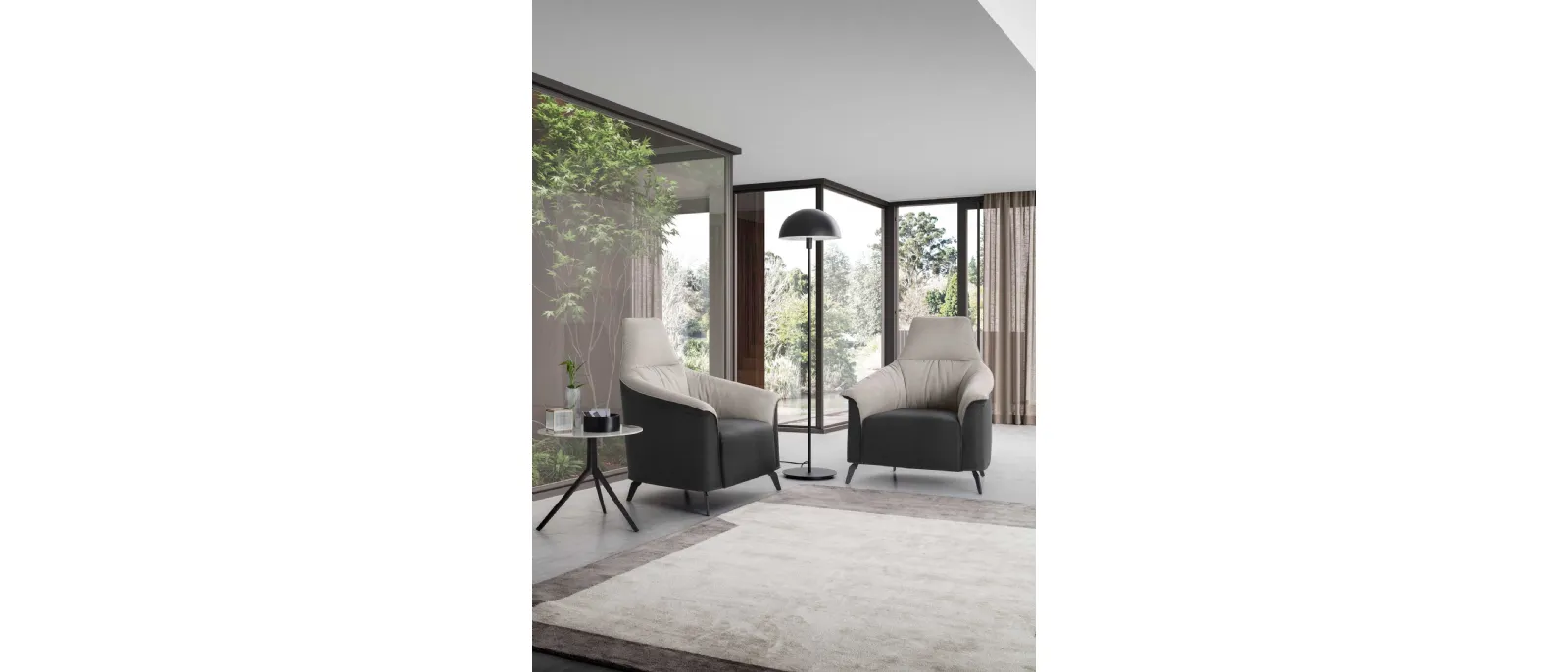 Caroline by Le Comfort is a single seat with curved