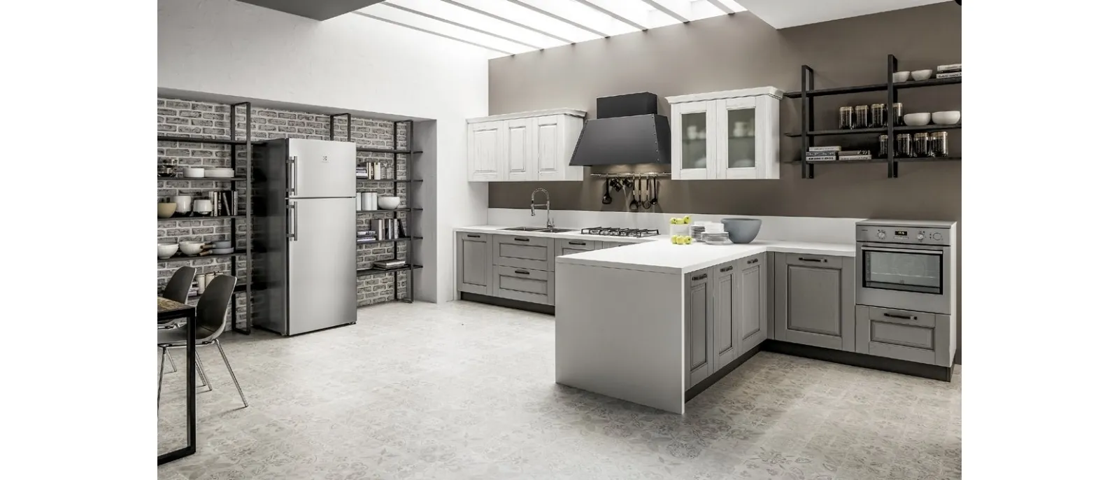Classic kitchen with Nora 01 peninsula in lacquered wood Decapé Orione and Gesso by Arrex.