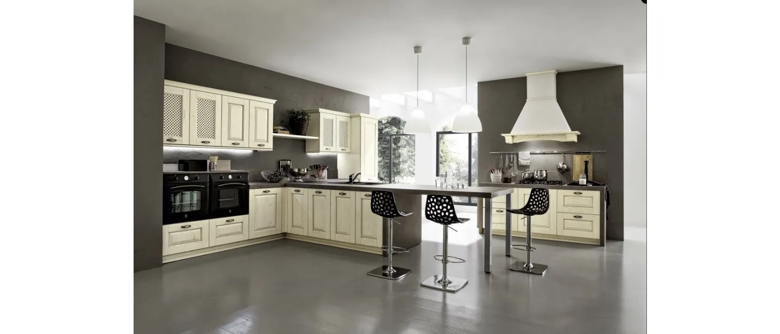 Classic kitchen with Nora 06 peninsula in lacquered wood with Antique White Decapé finish by Arrex.