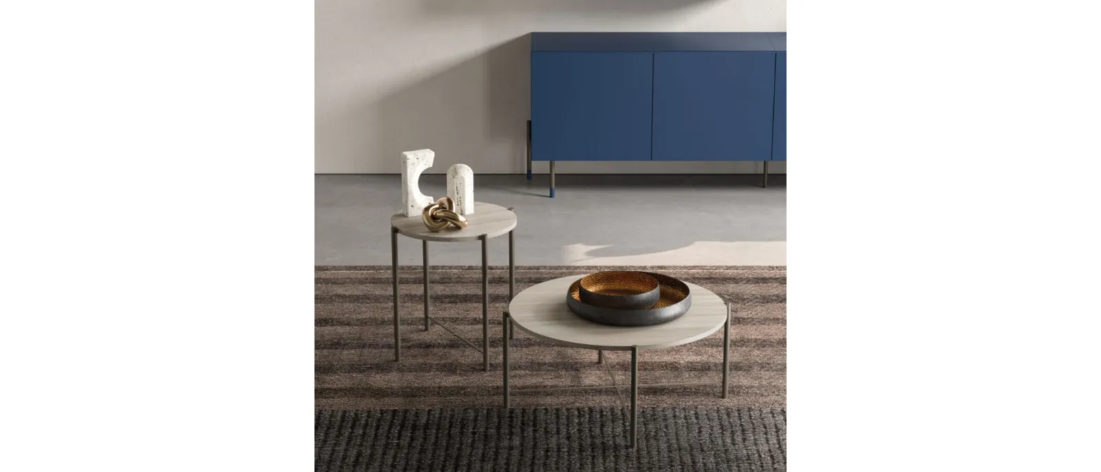 Round coffee table Iris in oxidized material by Orme