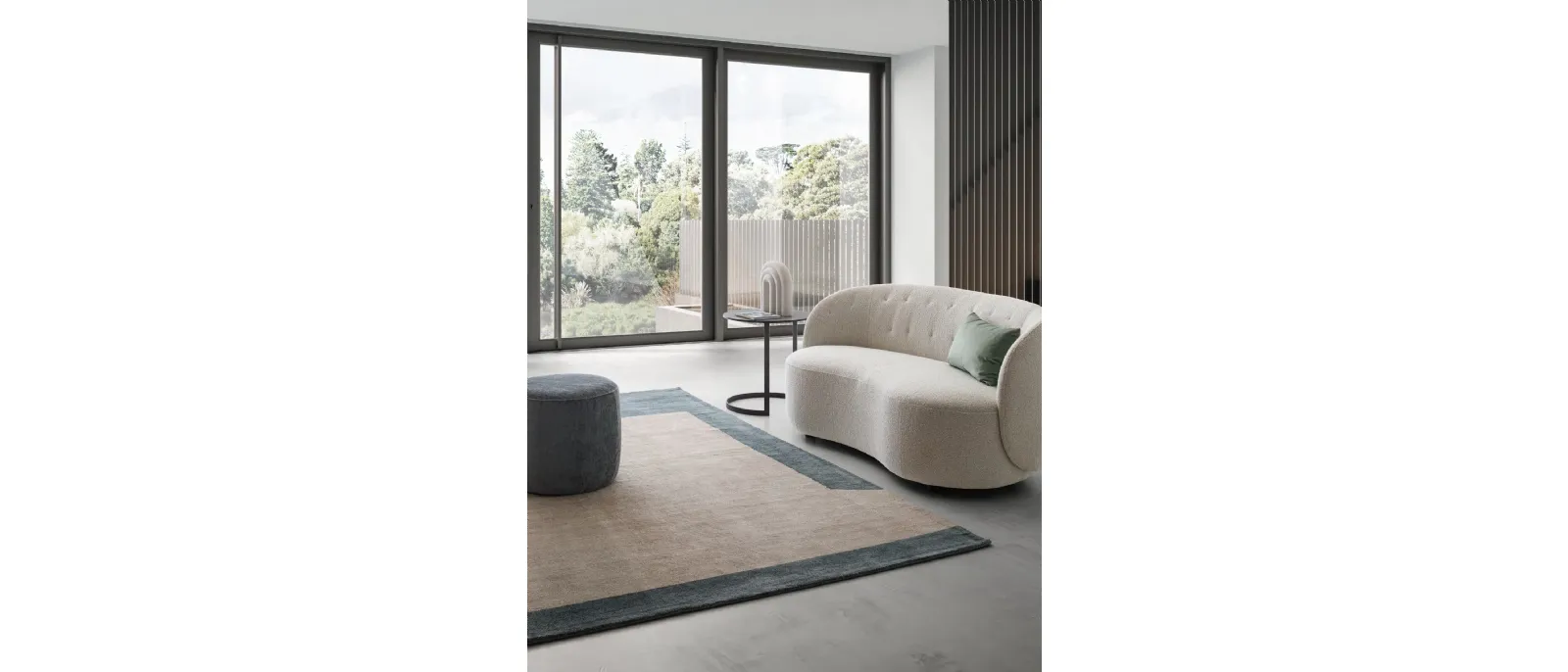 Il nuovo tappeto in tessuto Ciak di Le Comfort presenta un disegno ispir