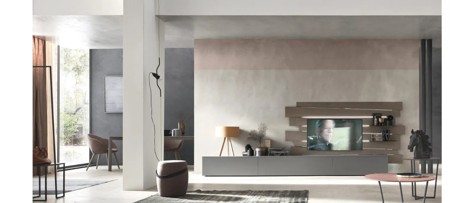 It is equipped wall with two shelves and a door on the right side; all lacqu