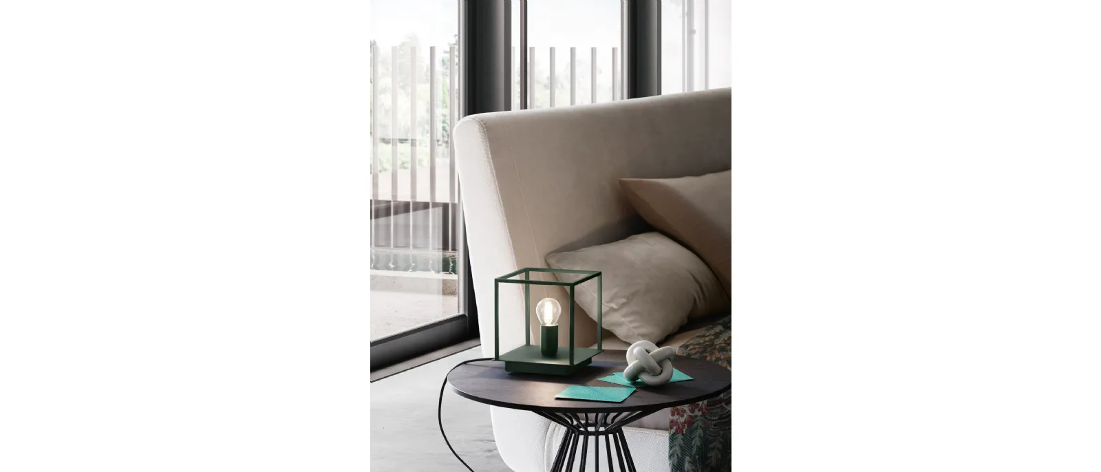 The table lamp by Le Comfort is designed with a contemporary and minimalist style that perfectly adapts