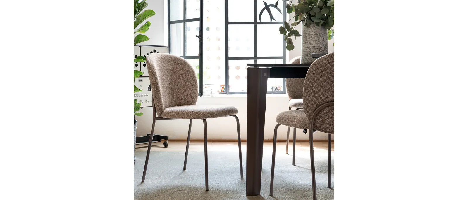 Cozy Mid chair by Connubia.