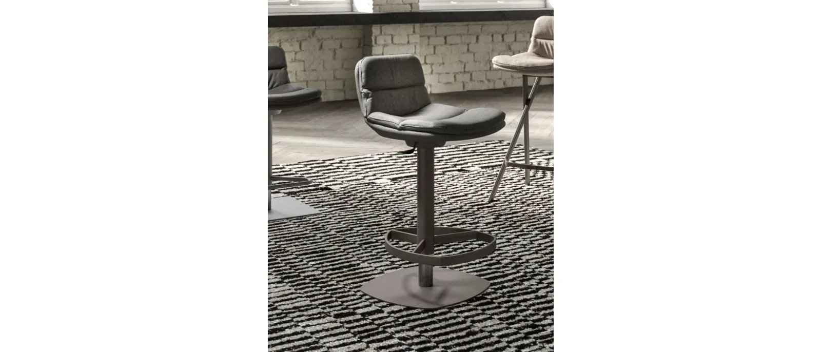 Marlon padded stool by Ozzio