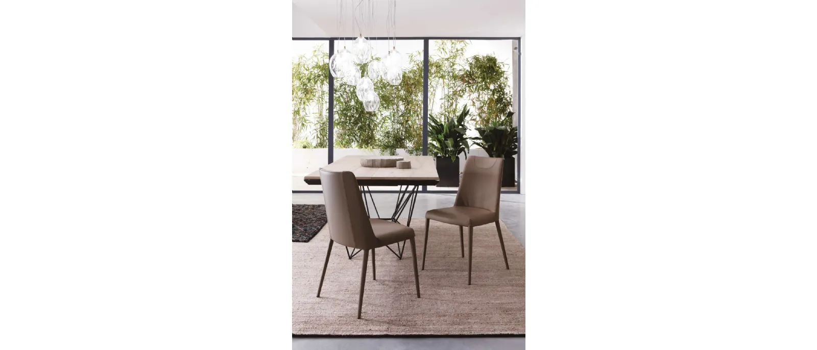 Sofia leather chair by Ozzio