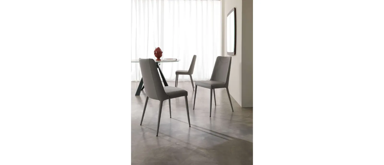 Sofia chair by Ozz