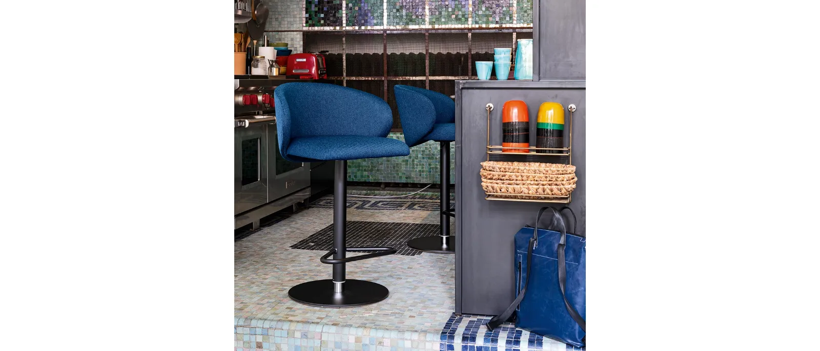 Adjustable height stool Tuka by Connubia.