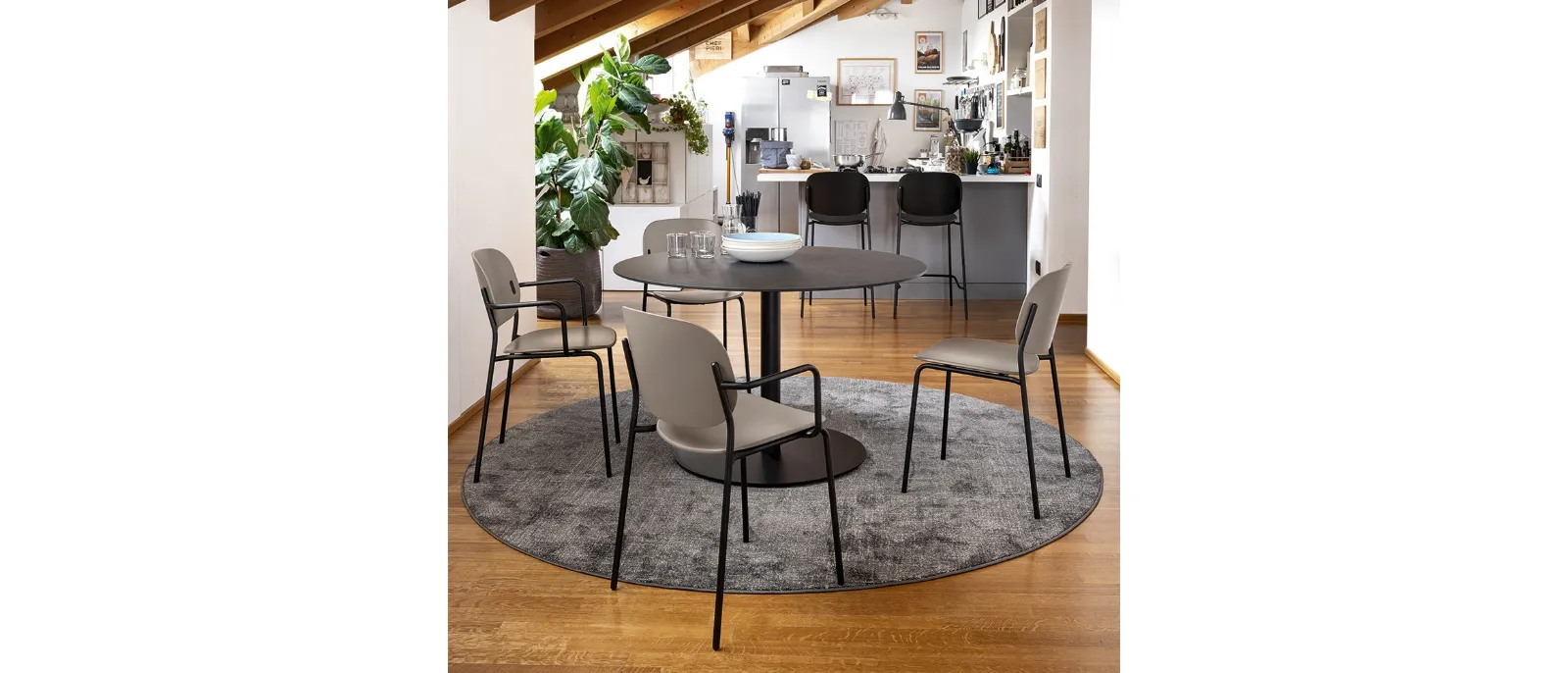 Yo! chair in polypropylene by Connubia.