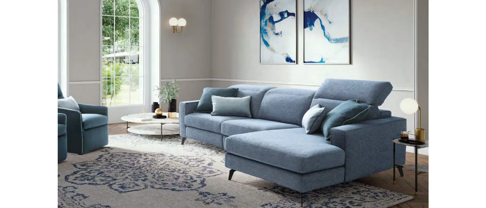 This 3-seat sofa with a chaise longue is part of the collection designed by Studio A