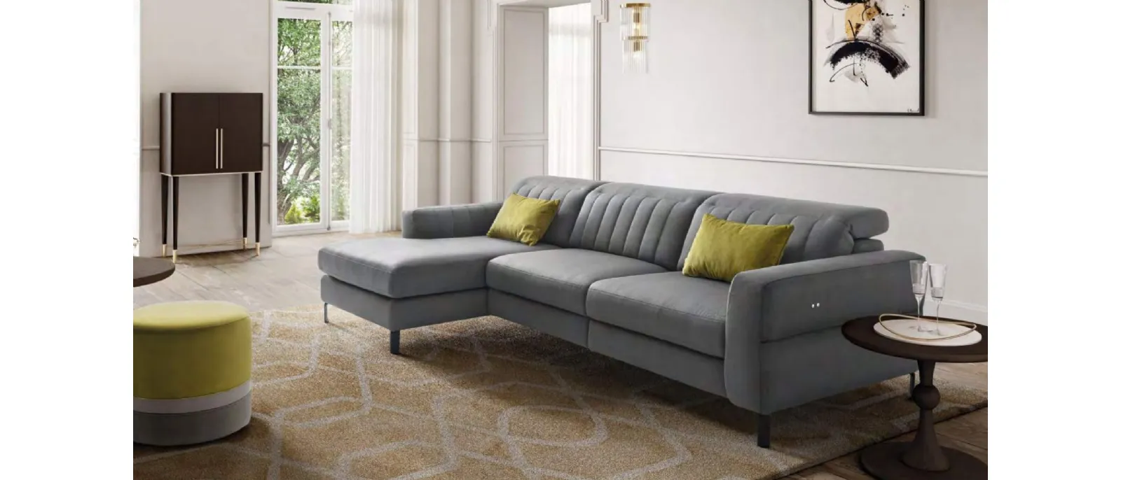 The sofa Egon of Le comfort is made with a wood frame covered in foam