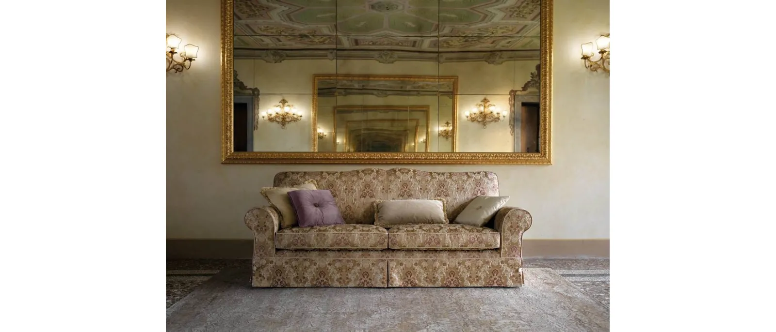 Classic fabric sofa in Medea by Samoa.