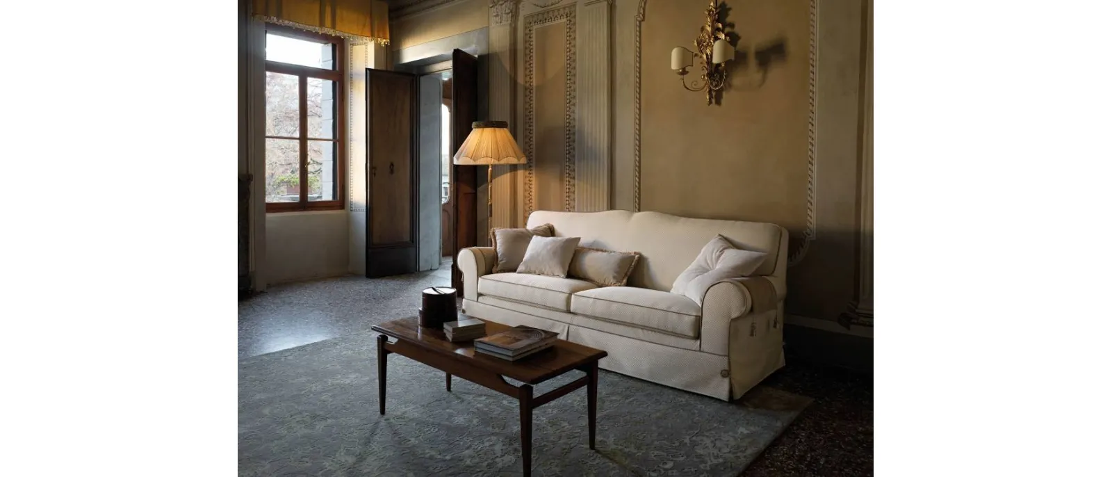 Classic Medea fabric sofa by Samoa