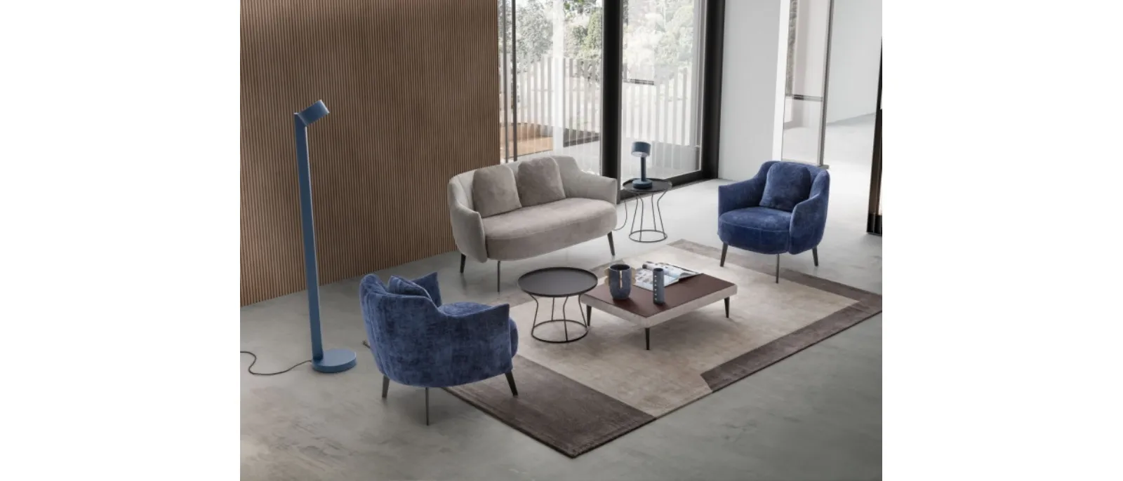 It has a comfortable and relaxing shape with the softness of cushions on