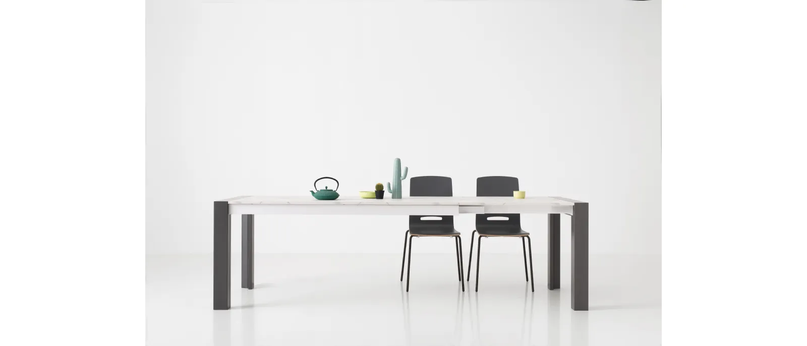 Milano table by Pointhouse