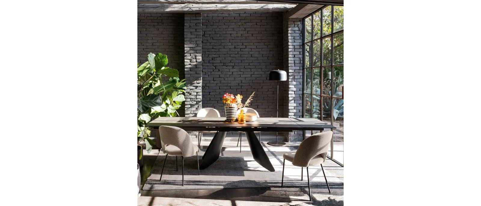 Extendable Orion table by Connubia