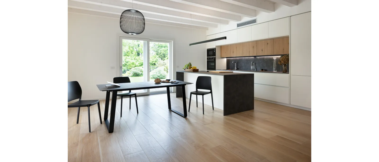 Pointhouse's extendable Otto table