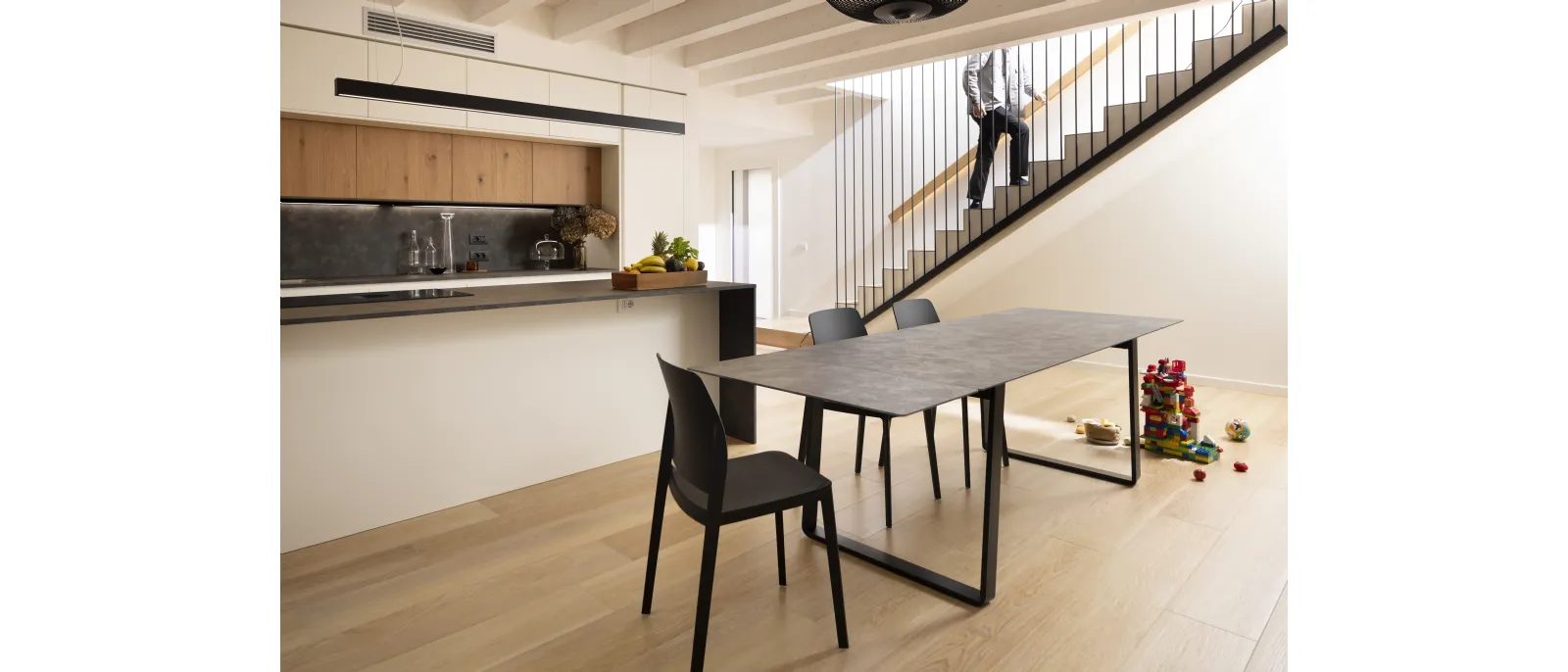 Extendable dining table Otto by Pointhouse