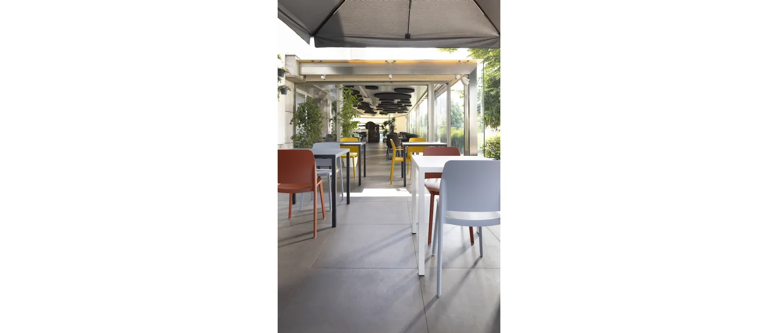 Plana metal table by Pointhouse