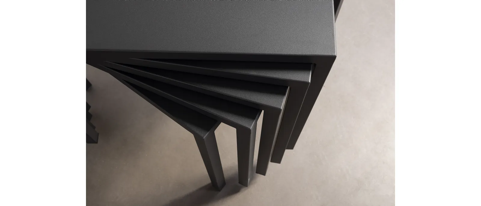 Plana metal table by Pointhouse