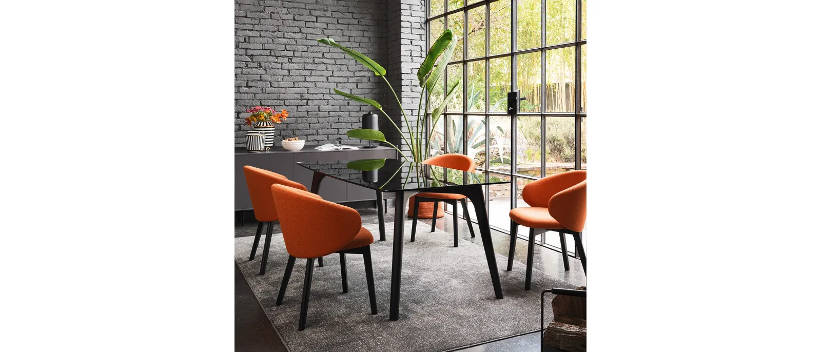 Connubia's Pod table