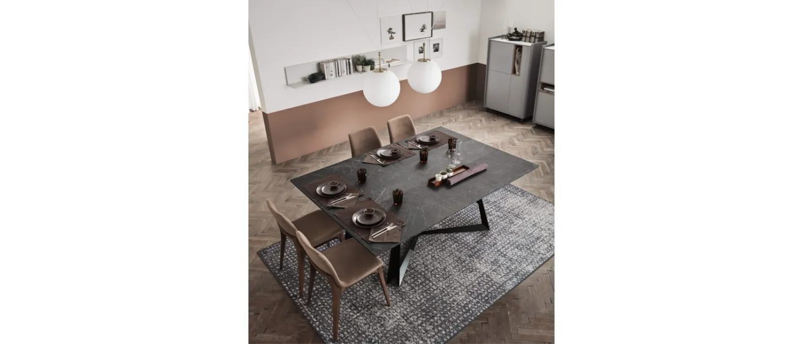 Poker by Marco Maronese: a table with an extend
