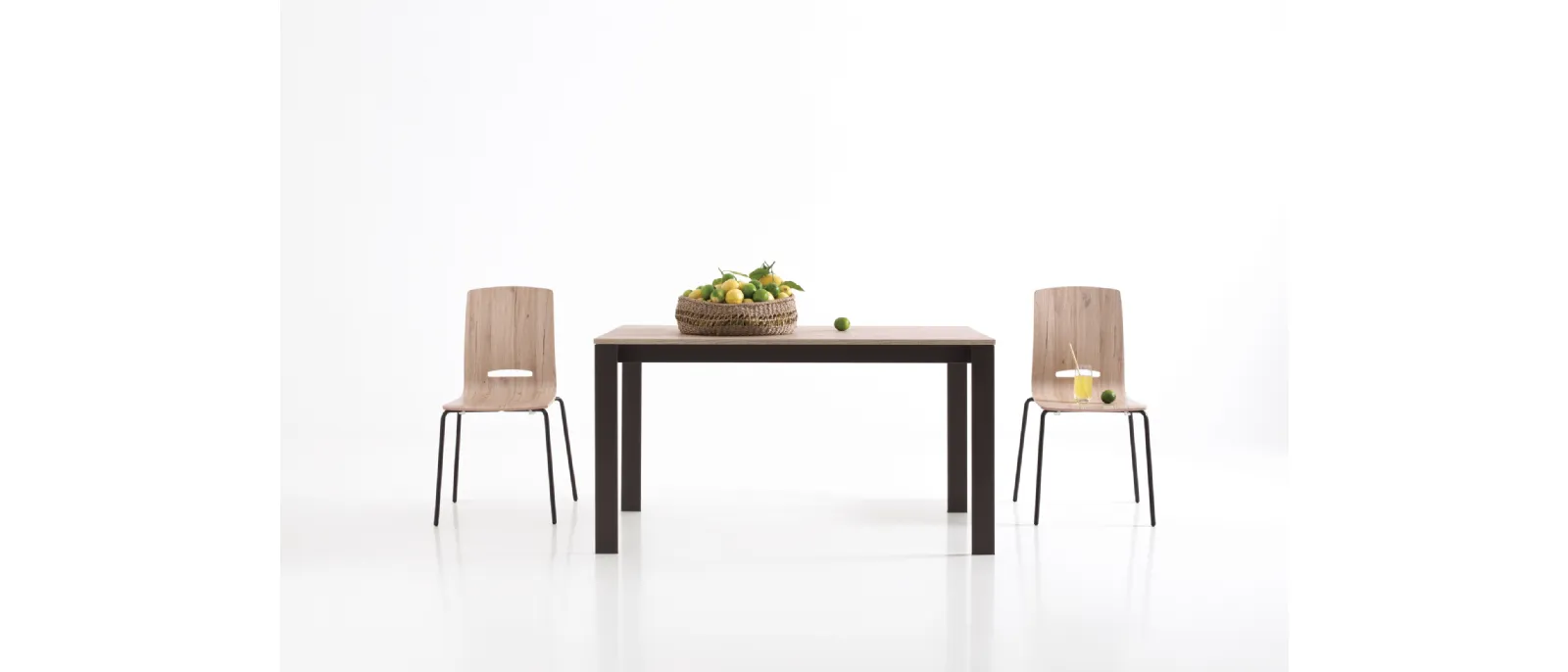 Extendable Simple Table by Pointhouse