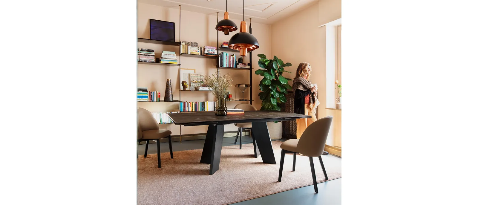 Extendable Victor table by Connubia.