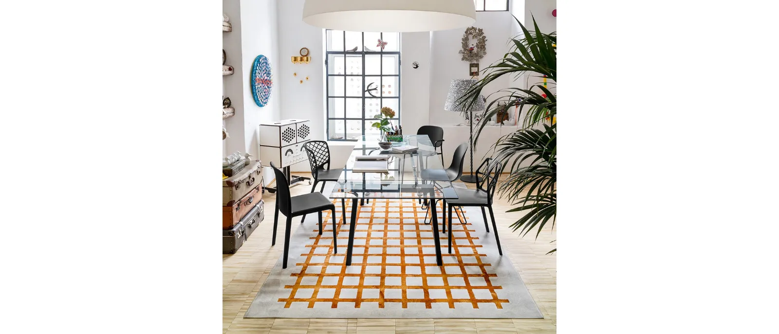Extensible table with glass top Zeffiro by Connubia.