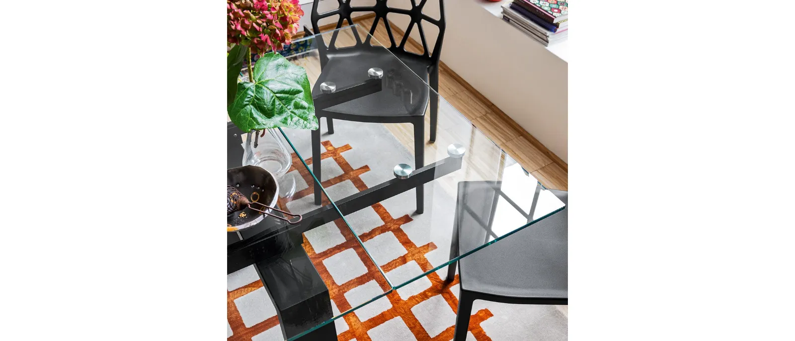 Extendable table with glass top Zeffiro by Connubia.