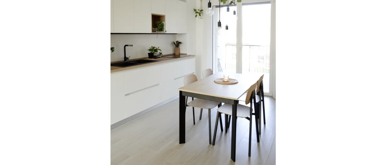 Extendable Zen table by Pointhouse