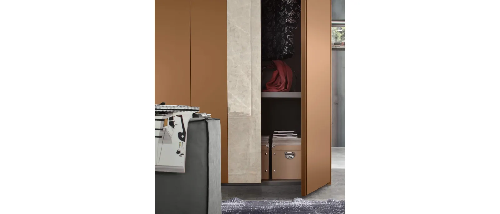With a 450cm length and over 100 available finishes